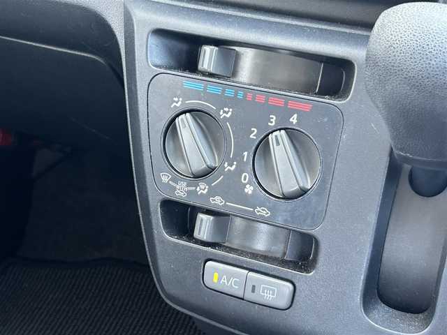 ダイハツ ミラ イース L SAⅢ 静岡県 2018(平30)年 4.5万km ホワイト スマートアシスト３/純正オーディオ/ＣＤ再生/ＡＵＸ接続/キーレスエントリー/パーキングセンサー/オートハイビーム/ヘッドライトレベライザー/純正フロアマット/ドアバイザー/アイドリングストップ/ＡＣ