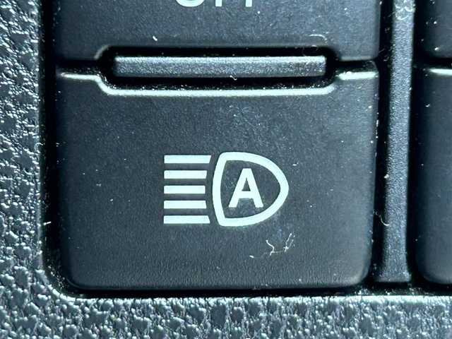 ダイハツ ミラ イース L SAⅢ 静岡県 2018(平30)年 4.5万km ホワイト スマートアシスト３/純正オーディオ/ＣＤ再生/ＡＵＸ接続/キーレスエントリー/パーキングセンサー/オートハイビーム/ヘッドライトレベライザー/純正フロアマット/ドアバイザー/アイドリングストップ/ＡＣ