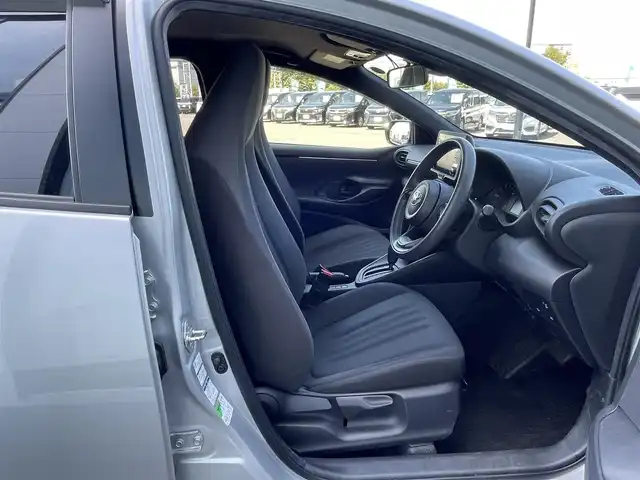 トヨタ ヤリス X 道央・札幌 2021(令3)年 3.8万km シルバーM ４WD/寒冷地仕様/純正メーカーナビ/AM/FM/BT/トヨタセーフティセンス/衝突被害軽減ブレーキ/横滑り防止装置/レーダークルーズコントロール/レーンキープアシスト/クリアランスソナー/バックカメラ/ビルトインETC/ドライブレコーダー/ワイパーデアイサー/DRIVEMODE/ステアリングリモコン/プッシュスタート/スマートキー/ハロゲンヘッドライト/オートライト/オートマチックハイビーム/電動格納ミラー/ウィンカーミラー/ドアバイザー