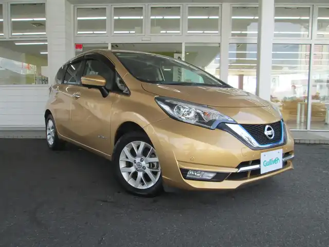 日産 ノート e－パワー メダリスト 千葉県 2016(平28)年 4.8万km ギャラクシーゴールド 社外ナビ、フルセグTV/アラウンドビューモニター/社外オーディオ【DVD/CD/BT/SD】/LEDヘッドライト&イエローフォグ/エマージェンシーブレーキ/車線逸脱防止警報/デジタルインナーミラー/ハーフレザーシート/革巻きステアリング/前後コーナーセンサー/ナビ連動前方ドライブレコーダー/ETC/スペアキー/取扱説明書/ナビ取扱説明書/新車時保証書/整備記録簿(H29/R1/R3/R5)