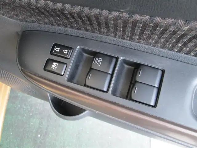 日産 ノート e－パワー メダリスト 千葉県 2016(平28)年 4.8万km ギャラクシーゴールド 社外ナビ、フルセグTV/アラウンドビューモニター/社外オーディオ【DVD/CD/BT/SD】/LEDヘッドライト&イエローフォグ/エマージェンシーブレーキ/車線逸脱防止警報/デジタルインナーミラー/ハーフレザーシート/革巻きステアリング/前後コーナーセンサー/ナビ連動前方ドライブレコーダー/ETC/スペアキー/取扱説明書/ナビ取扱説明書/新車時保証書/整備記録簿(H29/R1/R3/R5)