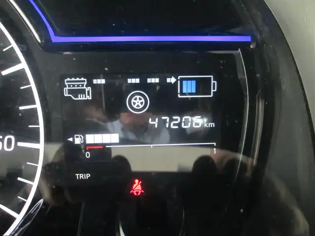 日産 ノート e－パワー メダリスト 千葉県 2016(平28)年 4.8万km ギャラクシーゴールド 社外ナビ、フルセグTV/アラウンドビューモニター/社外オーディオ【DVD/CD/BT/SD】/LEDヘッドライト&イエローフォグ/エマージェンシーブレーキ/車線逸脱防止警報/デジタルインナーミラー/ハーフレザーシート/革巻きステアリング/前後コーナーセンサー/ナビ連動前方ドライブレコーダー/ETC/スペアキー/取扱説明書/ナビ取扱説明書/新車時保証書/整備記録簿(H29/R1/R3/R5)
