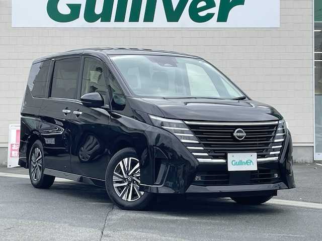 日産 セレナ ハイウェイスター V 沖縄県 2023(令5)年 3.1万km ダイヤモンドブラック ●純正12.3インチナビ/(フルセグ/Bluetooth/AppleCarPlay/AndroidAuto)/●全方位カメラ/●インテリジェントクルーズコントロール/●ブラインドスポットモニター/●衝突被害軽減システム/●プロパイロット/●前後インテリジェントソナー/●電動パーキングブレーキ/●オートブレーキホールド/●LEDヘッドライト＆フォグランプ/●オートライト/●革巻きステアリング/●ステアリングスイッチ/●ETC2.0/●デジタルインナーミラー/●パドルシフト/●エレクトロニックシフト/●両側パワースライド/●電動格納ウィンカーミラー/●置くだけ充電/●USB/●スマートキー/●プッシュスタート/●社外フロアマット/●純正16インチアルミホイール/●W＋サイド＋カーテンSRS＋ABS
