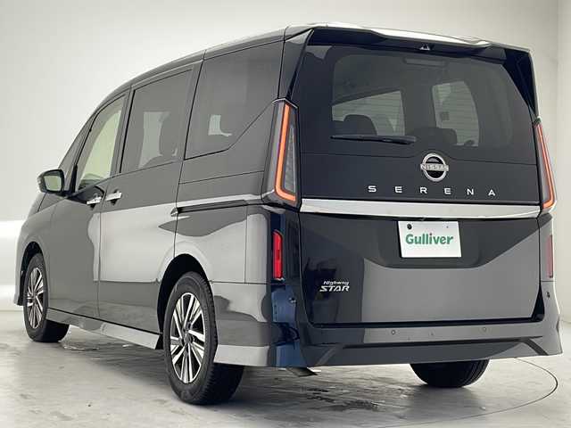 日産 セレナ ハイウェイスター V 沖縄県 2023(令5)年 3.1万km ダイヤモンドブラック 純正12.3インチナビ/(フルセグ/Bluetooth/AppleCarPlay/AndroidAuto)/全方位カメラ/インテリジェントクルーズコントロール/ブラインドスポットモニター/衝突被害軽減システム/プロパイロット/前後インテリジェントソナー/電動パーキングブレーキ/オートブレーキホールド/LEDヘッドライト＆フォグランプ/オートライト/革巻きステアリング/ステアリングスイッチ/ETC2.0/デジタルインナーミラー/パドルシフト/エレクトロニックシフト/両側パワースライド/電動格納ウィンカーミラー/置くだけ充電/USB/スマートキー/プッシュスタート/社外フロアマット/純正16インチアルミホイール/W＋サイド＋カーテンSRS＋ABS