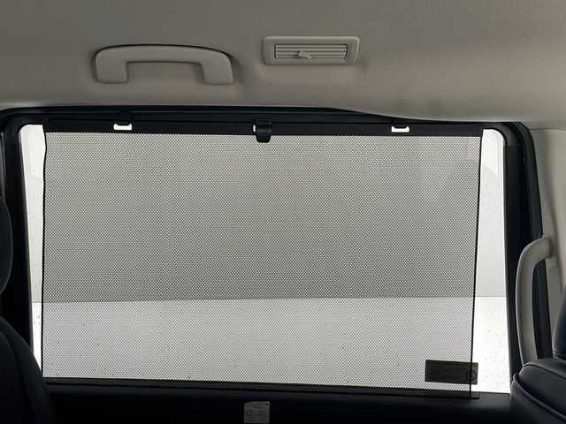 日産 セレナ ハイウェイスター V 沖縄県 2023(令5)年 3.1万km ダイヤモンドブラック 純正12.3インチナビ/(フルセグ/Bluetooth/AppleCarPlay/AndroidAuto)/全方位カメラ/インテリジェントクルーズコントロール/ブラインドスポットモニター/衝突被害軽減システム/プロパイロット/前後インテリジェントソナー/電動パーキングブレーキ/オートブレーキホールド/LEDヘッドライト＆フォグランプ/オートライト/革巻きステアリング/ステアリングスイッチ/ETC2.0/デジタルインナーミラー/パドルシフト/エレクトロニックシフト/両側パワースライド/電動格納ウィンカーミラー/置くだけ充電/USB/スマートキー/プッシュスタート/社外フロアマット/純正16インチアルミホイール/W＋サイド＋カーテンSRS＋ABS