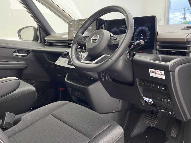 日産 セレナ ハイウェイスター V 沖縄県 2023(令5)年 3.1万km ダイヤモンドブラック 純正12.3インチナビ/(フルセグ/Bluetooth/AppleCarPlay/AndroidAuto)/全方位カメラ/インテリジェントクルーズコントロール/ブラインドスポットモニター/衝突被害軽減システム/プロパイロット/前後インテリジェントソナー/電動パーキングブレーキ/オートブレーキホールド/LEDヘッドライト＆フォグランプ/オートライト/革巻きステアリング/ステアリングスイッチ/ETC2.0/デジタルインナーミラー/パドルシフト/エレクトロニックシフト/両側パワースライド/電動格納ウィンカーミラー/置くだけ充電/USB/スマートキー/プッシュスタート/社外フロアマット/純正16インチアルミホイール/W＋サイド＋カーテンSRS＋ABS