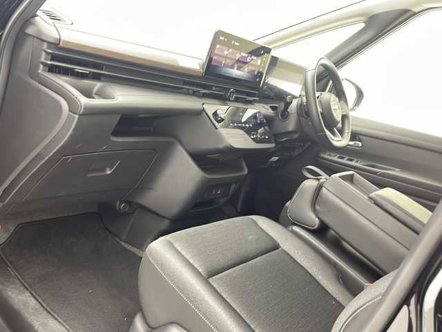 日産 セレナ ハイウェイスター V 沖縄県 2023(令5)年 3.1万km ダイヤモンドブラック 純正12.3インチナビ/(フルセグ/Bluetooth/AppleCarPlay/AndroidAuto)/全方位カメラ/インテリジェントクルーズコントロール/ブラインドスポットモニター/衝突被害軽減システム/プロパイロット/前後インテリジェントソナー/電動パーキングブレーキ/オートブレーキホールド/LEDヘッドライト＆フォグランプ/オートライト/革巻きステアリング/ステアリングスイッチ/ETC2.0/デジタルインナーミラー/パドルシフト/エレクトロニックシフト/両側パワースライド/電動格納ウィンカーミラー/置くだけ充電/USB/スマートキー/プッシュスタート/社外フロアマット/純正16インチアルミホイール/W＋サイド＋カーテンSRS＋ABS