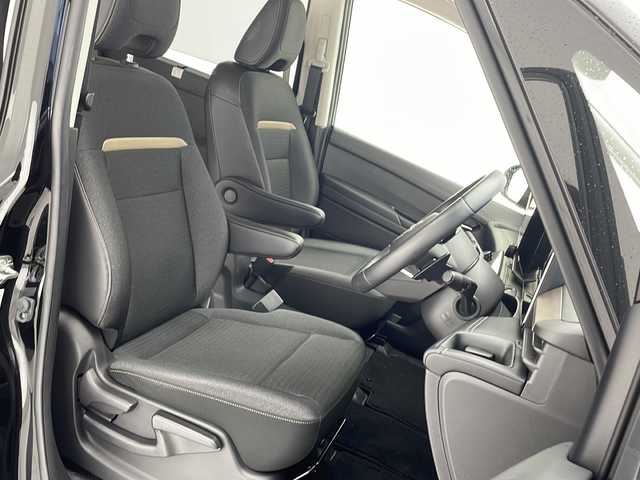 日産 セレナ ハイウェイスター V 沖縄県 2023(令5)年 3.1万km ダイヤモンドブラック 純正12.3インチナビ/(フルセグ/Bluetooth/AppleCarPlay/AndroidAuto)/全方位カメラ/インテリジェントクルーズコントロール/ブラインドスポットモニター/衝突被害軽減システム/プロパイロット/前後インテリジェントソナー/電動パーキングブレーキ/オートブレーキホールド/LEDヘッドライト＆フォグランプ/オートライト/革巻きステアリング/ステアリングスイッチ/ETC2.0/デジタルインナーミラー/パドルシフト/エレクトロニックシフト/両側パワースライド/電動格納ウィンカーミラー/置くだけ充電/USB/スマートキー/プッシュスタート/社外フロアマット/純正16インチアルミホイール/W＋サイド＋カーテンSRS＋ABS