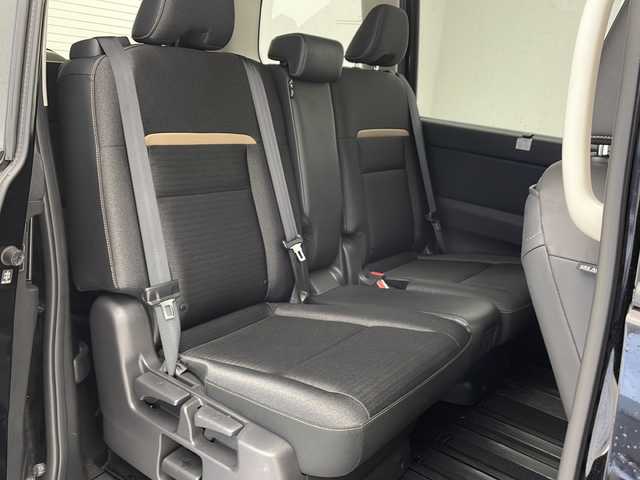 日産 セレナ ハイウェイスター V 沖縄県 2023(令5)年 3.1万km ダイヤモンドブラック 純正12.3インチナビ/(フルセグ/Bluetooth/AppleCarPlay/AndroidAuto)/全方位カメラ/インテリジェントクルーズコントロール/ブラインドスポットモニター/衝突被害軽減システム/プロパイロット/前後インテリジェントソナー/電動パーキングブレーキ/オートブレーキホールド/LEDヘッドライト＆フォグランプ/オートライト/革巻きステアリング/ステアリングスイッチ/ETC2.0/デジタルインナーミラー/パドルシフト/エレクトロニックシフト/両側パワースライド/電動格納ウィンカーミラー/置くだけ充電/USB/スマートキー/プッシュスタート/社外フロアマット/純正16インチアルミホイール/W＋サイド＋カーテンSRS＋ABS