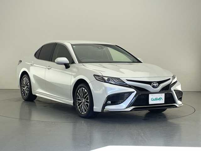 トヨタ カムリ WS 長野県 2023(令5)年 3.2万km プラチナホワイトパールマイカ 4WD/純正ディスプレイオーディオ(ナビ付/BT/HDMI/ラジオ)/バックカメラ/トヨタセーフティセンス/・プリクラッシュセーフティ/・アダプティブクルーズコントロール/・レーンキープアシスト/・BSM/・RCTA/・クリアランスソナー/ハーフレザーシート/パワーシート（D席）/レオニス17インチAW付夏タイヤ/17インチ純正AW付冬タイヤ(VRX3)積込み/寒冷地仕様/ドライブレコーダー（前後）/オートマチックハイビーム/LEDヘッドライト/フロントリヤフォグライト/フロントワイパーデアイサー/純正フロアマット/電動パーキングブレーキ/ブレーキホールド/スペアキー