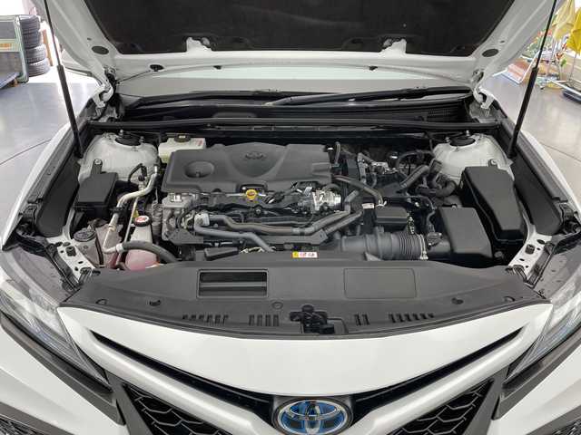 トヨタ カムリ WS 長野県 2023(令5)年 3.2万km プラチナホワイトパールマイカ 4WD/純正ディスプレイオーディオ(ナビ付/BT/HDMI/ラジオ)/バックカメラ/トヨタセーフティセンス/・プリクラッシュセーフティ/・アダプティブクルーズコントロール/・レーンキープアシスト/・BSM/・RCTA/・クリアランスソナー/ハーフレザーシート/パワーシート（D席）/レオニス17インチAW付夏タイヤ/17インチ純正AW付冬タイヤ(VRX3)積込み/寒冷地仕様/ドライブレコーダー（前後）/オートマチックハイビーム/LEDヘッドライト/フロントリヤフォグライト/フロントワイパーデアイサー/純正フロアマット/電動パーキングブレーキ/ブレーキホールド/スペアキー