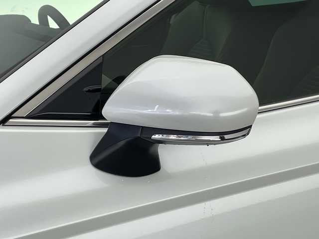 トヨタ カムリ WS 長野県 2023(令5)年 3.2万km プラチナホワイトパールマイカ 4WD/純正ディスプレイオーディオ(ナビ付/BT/HDMI/ラジオ)/バックカメラ/トヨタセーフティセンス/・プリクラッシュセーフティ/・アダプティブクルーズコントロール/・レーンキープアシスト/・BSM/・RCTA/・クリアランスソナー/ハーフレザーシート/パワーシート（D席）/レオニス17インチAW付夏タイヤ/17インチ純正AW付冬タイヤ(VRX3)積込み/寒冷地仕様/ドライブレコーダー（前後）/オートマチックハイビーム/LEDヘッドライト/フロントリヤフォグライト/フロントワイパーデアイサー/純正フロアマット/電動パーキングブレーキ/ブレーキホールド/スペアキー