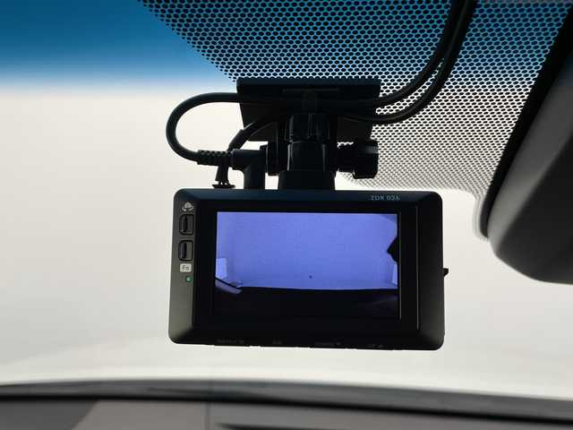 トヨタ カムリ WS 長野県 2023(令5)年 3.2万km プラチナホワイトパールマイカ 4WD/純正ディスプレイオーディオ(ナビ付/BT/HDMI/ラジオ)/バックカメラ/トヨタセーフティセンス/・プリクラッシュセーフティ/・アダプティブクルーズコントロール/・レーンキープアシスト/・BSM/・RCTA/・クリアランスソナー/ハーフレザーシート/パワーシート（D席）/レオニス17インチAW付夏タイヤ/17インチ純正AW付冬タイヤ(VRX3)積込み/寒冷地仕様/ドライブレコーダー（前後）/オートマチックハイビーム/LEDヘッドライト/フロントリヤフォグライト/フロントワイパーデアイサー/純正フロアマット/電動パーキングブレーキ/ブレーキホールド/スペアキー