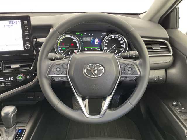 トヨタ カムリ WS 長野県 2023(令5)年 3.2万km プラチナホワイトパールマイカ 4WD/純正ディスプレイオーディオ(ナビ付/BT/HDMI/ラジオ)/バックカメラ/トヨタセーフティセンス/・プリクラッシュセーフティ/・アダプティブクルーズコントロール/・レーンキープアシスト/・BSM/・RCTA/・クリアランスソナー/ハーフレザーシート/パワーシート（D席）/レオニス17インチAW付夏タイヤ/17インチ純正AW付冬タイヤ(VRX3)積込み/寒冷地仕様/ドライブレコーダー（前後）/オートマチックハイビーム/LEDヘッドライト/フロントリヤフォグライト/フロントワイパーデアイサー/純正フロアマット/電動パーキングブレーキ/ブレーキホールド/スペアキー