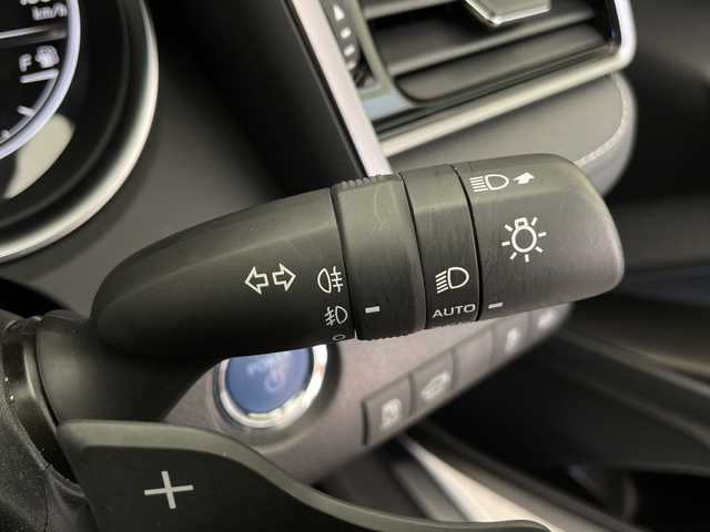 トヨタ カムリ WS 長野県 2023(令5)年 3.2万km プラチナホワイトパールマイカ 4WD/純正ディスプレイオーディオ(ナビ付/BT/HDMI/ラジオ)/バックカメラ/トヨタセーフティセンス/・プリクラッシュセーフティ/・アダプティブクルーズコントロール/・レーンキープアシスト/・BSM/・RCTA/・クリアランスソナー/ハーフレザーシート/パワーシート（D席）/レオニス17インチAW付夏タイヤ/17インチ純正AW付冬タイヤ(VRX3)積込み/寒冷地仕様/ドライブレコーダー（前後）/オートマチックハイビーム/LEDヘッドライト/フロントリヤフォグライト/フロントワイパーデアイサー/純正フロアマット/電動パーキングブレーキ/ブレーキホールド/スペアキー