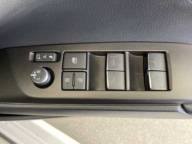 トヨタ カムリ WS 長野県 2023(令5)年 3.2万km プラチナホワイトパールマイカ 4WD/純正ディスプレイオーディオ(ナビ付/BT/HDMI/ラジオ)/バックカメラ/トヨタセーフティセンス/・プリクラッシュセーフティ/・アダプティブクルーズコントロール/・レーンキープアシスト/・BSM/・RCTA/・クリアランスソナー/ハーフレザーシート/パワーシート（D席）/レオニス17インチAW付夏タイヤ/17インチ純正AW付冬タイヤ(VRX3)積込み/寒冷地仕様/ドライブレコーダー（前後）/オートマチックハイビーム/LEDヘッドライト/フロントリヤフォグライト/フロントワイパーデアイサー/純正フロアマット/電動パーキングブレーキ/ブレーキホールド/スペアキー