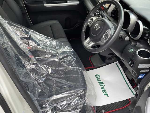 ホンダ Ｎ ＢＯＸ カスタム G ターボSSパッケージ 埼玉県 2017(平29)年 8.1万km プレミアムホワイトパールⅡ 登録時81096km/社外メモリナビ（MDV-Z704）/フルセグ/BT/CD/DVD/クルーズコントロール/パドルシフト/CTBA/横滑り防止装置/ビルトインETC/社外前後ドライブレコーダー/ECON/ハーフレザーシート/シートヒーター（D＋N席）/両側パワースライドドア/サンシェード/電動格納ミラー/ウィンカーミラー/純正エアロ/サイド/リアスポイラー/プッシュスタート/純正フロアマット/革巻きハンドル/ステアリングリモコン/キセノンヘッドライト/フォグランプ/純正15インチアルミ/ドアバイザー/スマートキー/保証書/取説