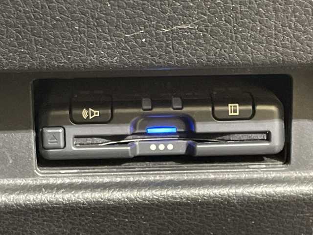 スズキ スペーシア ギア HYBRID XZ 愛媛県 2018(平30)年 2.1万km フェニックスレッドパール/ガンメタリック2トーンルーフ 社外ナビ/Bluetooth/フルセグ/両側電動スライドドア/バックカメラ/衝突被害軽減ブレーキ/レーンキープアシスト/前後コーナーセンサー/LEDヘッドライト/オートライト/ルーフレール/ドライブレコーダー/ETC/プッシュスタート/純正15インチアルミ