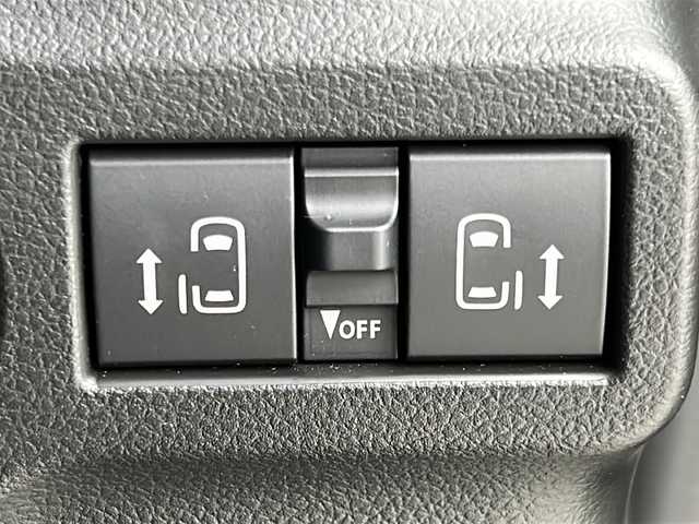 スズキ スペーシア カスタム HYBRID XS 宮城県 2024(令6)年 0.7万km スチールシルバーM 禁煙車/全方位モニター/スズキセーフティサポート/・デュアルセンサーブレーキサポートII/・車線逸脱警報/・アダプティブクルーズコントロール/・オートハイビームアシスト/・ヘッドアップディスプレイ/スズキコネクト9インチナビ/・CD.DVD.BT.USB/フルセグTV/両側パワースライドドア/ハーフレザーシート/前席シートヒーター/後席オットマン/LEDヘッドライト/LEDフォグランプ/ステアリングヒーター/ステアリングスイッチ/電動パーキングブレーキ/オートホールド機能/プッシュスタート/スマートキー/純正15インチアルミホイール/純正フロアマット/ロールサンシェード/シートバックテーブル