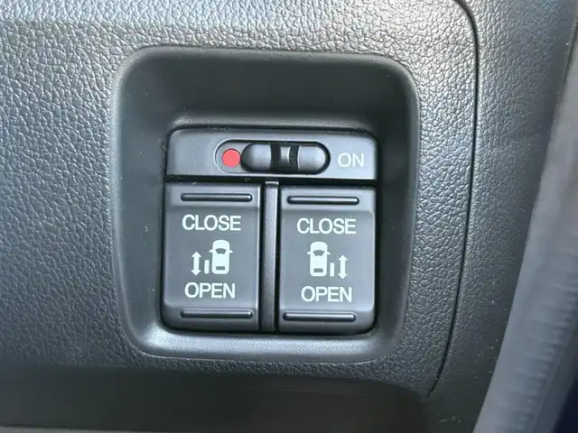 ホンダ Ｎ ＢＯＸ カスタム G ターボ Lパッケージ 石川県 2015(平27)年 4.7万km ブリリアントスポーティブルーメタリック2トーン ・ディーラー点検記録H28:29:30:31:R2:3:4:5:7年有り　/・ワンオーナー　/・４WD/・ターボ車両/・両側パワースライドドア　/・黒ハーフレザーシート　/・オートライト　/・HIDヘットライト　/・LEDフォグライト　/・2列目ロールサンシェード/・純正ワンセグTV/・バックカメラ/・クルーズコントロール/・オートリトラクタブミラー/・ウインカーミラー/・純正15インチアルミ/・ブリジストンタイヤ/・スマートキー×２/・プッシュスタート/・保証書/・取説