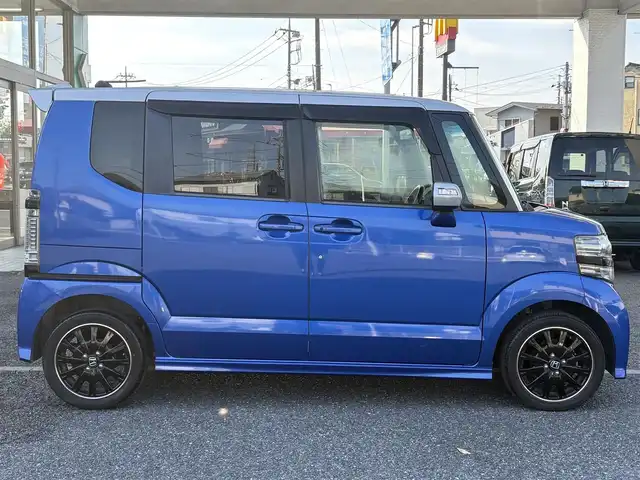 ホンダ Ｎ ＢＯＸ カスタム G ターボ Lパッケージ 石川県 2015(平27)年 4.7万km ブリリアントスポーティブルーメタリック2トーン ・ディーラー点検記録H28:29:30:31:R2:3:4:5:7年有り　/・ワンオーナー　/・４WD/・ターボ車両/・両側パワースライドドア　/・黒ハーフレザーシート　/・オートライト　/・HIDヘットライト　/・LEDフォグライト　/・2列目ロールサンシェード/・純正ワンセグTV/・バックカメラ/・クルーズコントロール/・オートリトラクタブミラー/・ウインカーミラー/・純正15インチアルミ/・ブリジストンタイヤ/・スマートキー×２/・プッシュスタート/・保証書/・取説