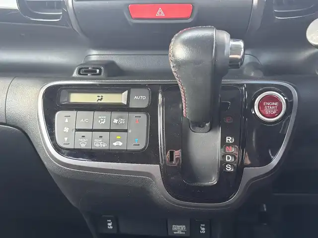 ホンダ Ｎ ＢＯＸ カスタム G ターボ Lパッケージ 石川県 2015(平27)年 4.7万km ブリリアントスポーティブルーメタリック2トーン ・ディーラー点検記録H28:29:30:31:R2:3:4:5:7年有り　/・ワンオーナー　/・４WD/・ターボ車両/・両側パワースライドドア　/・黒ハーフレザーシート　/・オートライト　/・HIDヘットライト　/・LEDフォグライト　/・2列目ロールサンシェード/・純正ワンセグTV/・バックカメラ/・クルーズコントロール/・オートリトラクタブミラー/・ウインカーミラー/・純正15インチアルミ/・ブリジストンタイヤ/・スマートキー×２/・プッシュスタート/・保証書/・取説