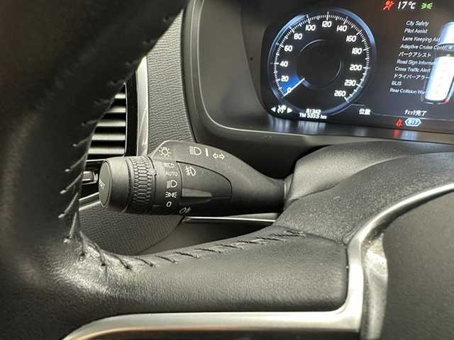 ボルボ ＸＣ９０ T5 AWD モーメンタム 兵庫県 2016(平28)年 8.2万km クリスタルホワイトP 純正HDDナビ/（CD、BT、USB、フルセグ）/ドライブレコーダー/アラウンドビューモニター/コーナーセンサー/アイドリングストップ/４WD/ACC/BSM/LKA/自動駐車/自動発進/クロストラックアラート/ETC/レザーシート/パワーシート/シートヒーター/ルーフレール/フットトランクオープナー/パワーバックドア/LEDヘッドライト/LEDフォグランプ/オートハイビーム/社外フロアマット/純正19インチAW