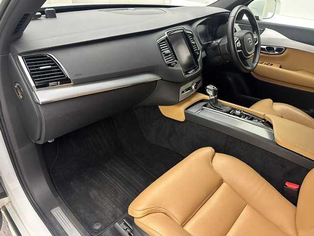 ボルボ ＸＣ９０ T5 AWD モーメンタム 兵庫県 2016(平28)年 8.2万km クリスタルホワイトP 純正HDDナビ/（CD、BT、USB、フルセグ）/ドライブレコーダー/アラウンドビューモニター/コーナーセンサー/アイドリングストップ/４WD/ACC/BSM/LKA/自動駐車/自動発進/クロストラックアラート/ETC/レザーシート/パワーシート/シートヒーター/ルーフレール/フットトランクオープナー/パワーバックドア/LEDヘッドライト/LEDフォグランプ/オートハイビーム/社外フロアマット/純正19インチAW