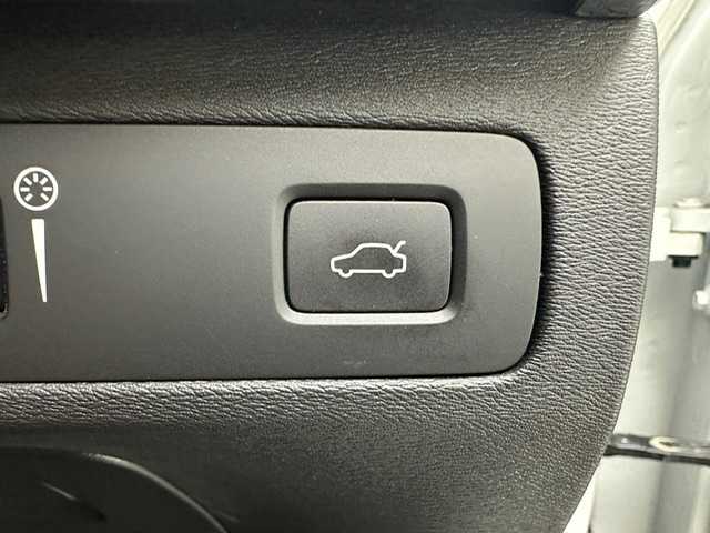 ボルボ ＸＣ９０ T5 AWD モーメンタム 兵庫県 2016(平28)年 8.2万km クリスタルホワイトP 純正HDDナビ/（CD、BT、USB、フルセグ）/ドライブレコーダー/アラウンドビューモニター/コーナーセンサー/アイドリングストップ/４WD/ACC/BSM/LKA/自動駐車/自動発進/クロストラックアラート/ETC/レザーシート/パワーシート/シートヒーター/ルーフレール/フットトランクオープナー/パワーバックドア/LEDヘッドライト/LEDフォグランプ/オートハイビーム/社外フロアマット/純正19インチAW