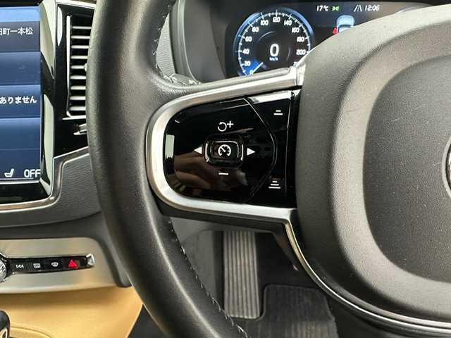 ボルボ ＸＣ９０ T5 AWD モーメンタム 兵庫県 2016(平28)年 8.2万km クリスタルホワイトP 純正HDDナビ/（CD、BT、USB、フルセグ）/ドライブレコーダー/アラウンドビューモニター/コーナーセンサー/アイドリングストップ/４WD/ACC/BSM/LKA/自動駐車/自動発進/クロストラックアラート/ETC/レザーシート/パワーシート/シートヒーター/ルーフレール/フットトランクオープナー/パワーバックドア/LEDヘッドライト/LEDフォグランプ/オートハイビーム/社外フロアマット/純正19インチAW