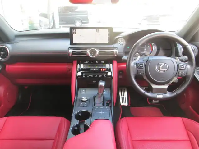 レクサス ＩＳ 300 Fスポーツ モードブラック 千葉県 2021(令3)年 3.4万km ソニッククロム ワンオーナー/純正ナビ、フルセグTV/バックカメラ/純正オーディオ【DVD/CD/BT/SD/USB】/サンルーフ/赤革シート/マークレビンソン/TOM’Sエアロ&4本出しマフラー/TRDエアロダイナミクスミラーカバー/F SPORT専用オレンジキャリパー/純正19インチアルミホイール/LEDヘッドライト/プリクラッシュセーフティ/レーダークルーズコントロール/レーンキープアシスト/クリアランスソナー/ブラインドスポットモニター/パドルシフト付きウッドコンビステアリング/運転席シートメモリ/前席パワーシート/シートヒーター/エアシート/純正前方ドライブレコーダー/ビルトインETC2.0/スマートキー×2、カードキー×1/取扱説明書/ナビ取扱説明書/新車時保証書/レクサス整備記録簿(R3/R4/R5/R6/R7)