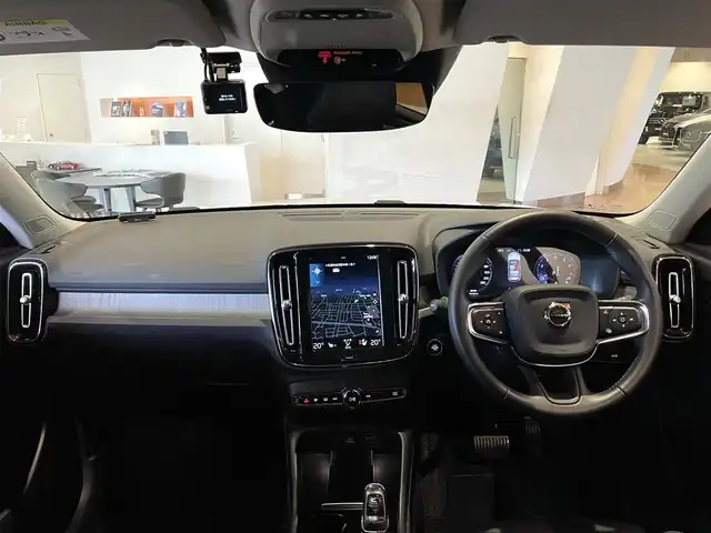 ボルボ ＸＣ４０ B4 AWD インスクリプション 道央・札幌 2021(令3)年 2.9万km シルバー グレイシャーシルバー/harman/kardonサラウンド/純正HDDナビ/フルセグTV/USB/Bluetooth/360°カメラ/パークアシストパイロット/本革シート/シートヒーター/ステアリングヒーター/CitySafety/ACC/BLIS/CTA/LKA/パイロットアシスト/LEDヘッドライト/ワイヤレスチャージング/パワーテールゲート