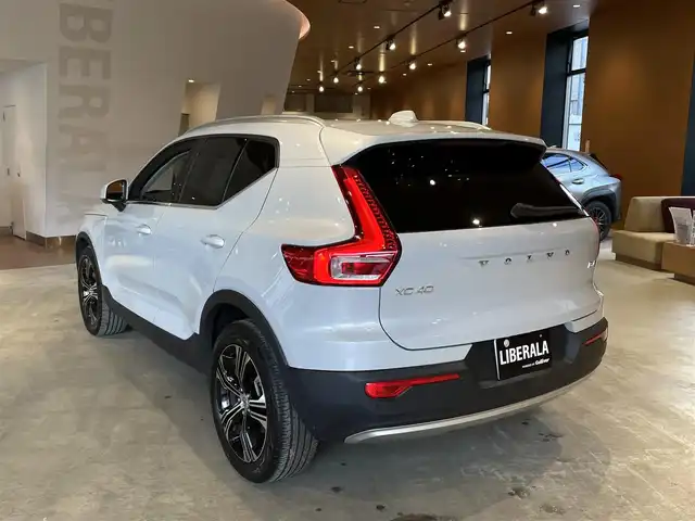 ボルボ ＸＣ４０ B4 AWD インスクリプション 道央・札幌 2021(令3)年 2.9万km シルバー グレイシャーシルバー/harman/kardonサラウンド/純正HDDナビ/フルセグTV/USB/Bluetooth/360°カメラ/パークアシストパイロット/本革シート/シートヒーター/ステアリングヒーター/CitySafety/ACC/BLIS/CTA/LKA/パイロットアシスト/LEDヘッドライト/ワイヤレスチャージング/パワーテールゲート