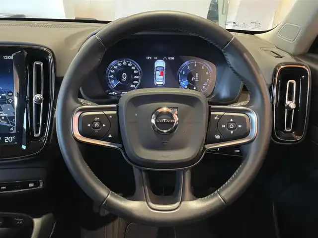 ボルボ ＸＣ４０ B4 AWD インスクリプション 道央・札幌 2021(令3)年 2.9万km シルバー グレイシャーシルバー/harman/kardonサラウンド/純正HDDナビ/フルセグTV/USB/Bluetooth/360°カメラ/パークアシストパイロット/本革シート/シートヒーター/ステアリングヒーター/CitySafety/ACC/BLIS/CTA/LKA/パイロットアシスト/LEDヘッドライト/ワイヤレスチャージング/パワーテールゲート