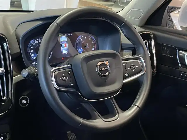 ボルボ ＸＣ４０ B4 AWD インスクリプション 道央・札幌 2021(令3)年 2.9万km シルバー グレイシャーシルバー/harman/kardonサラウンド/純正HDDナビ/フルセグTV/USB/Bluetooth/360°カメラ/パークアシストパイロット/本革シート/シートヒーター/ステアリングヒーター/CitySafety/ACC/BLIS/CTA/LKA/パイロットアシスト/LEDヘッドライト/ワイヤレスチャージング/パワーテールゲート