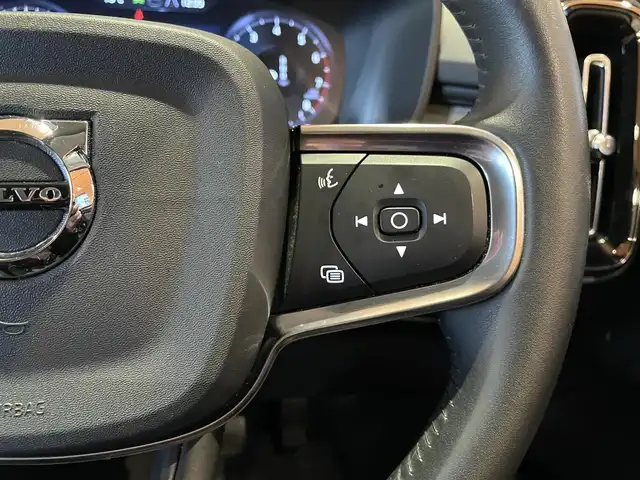 ボルボ ＸＣ４０ B4 AWD インスクリプション 道央・札幌 2021(令3)年 2.9万km シルバー グレイシャーシルバー/harman/kardonサラウンド/純正HDDナビ/フルセグTV/USB/Bluetooth/360°カメラ/パークアシストパイロット/本革シート/シートヒーター/ステアリングヒーター/CitySafety/ACC/BLIS/CTA/LKA/パイロットアシスト/LEDヘッドライト/ワイヤレスチャージング/パワーテールゲート