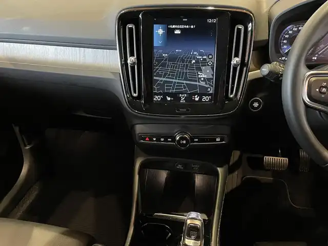 ボルボ ＸＣ４０ B4 AWD インスクリプション 道央・札幌 2021(令3)年 2.9万km シルバー グレイシャーシルバー/harman/kardonサラウンド/純正HDDナビ/フルセグTV/USB/Bluetooth/360°カメラ/パークアシストパイロット/本革シート/シートヒーター/ステアリングヒーター/CitySafety/ACC/BLIS/CTA/LKA/パイロットアシスト/LEDヘッドライト/ワイヤレスチャージング/パワーテールゲート