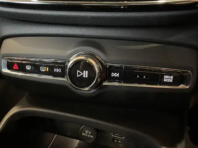 ボルボ ＸＣ４０ B4 AWD インスクリプション 道央・札幌 2021(令3)年 2.9万km シルバー グレイシャーシルバー/harman/kardonサラウンド/純正HDDナビ/フルセグTV/USB/Bluetooth/360°カメラ/パークアシストパイロット/本革シート/シートヒーター/ステアリングヒーター/CitySafety/ACC/BLIS/CTA/LKA/パイロットアシスト/LEDヘッドライト/ワイヤレスチャージング/パワーテールゲート
