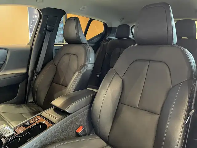 ボルボ ＸＣ４０ B4 AWD インスクリプション 道央・札幌 2021(令3)年 2.9万km シルバー グレイシャーシルバー/harman/kardonサラウンド/純正HDDナビ/フルセグTV/USB/Bluetooth/360°カメラ/パークアシストパイロット/本革シート/シートヒーター/ステアリングヒーター/CitySafety/ACC/BLIS/CTA/LKA/パイロットアシスト/LEDヘッドライト/ワイヤレスチャージング/パワーテールゲート