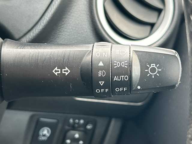 三菱 ｅＫカスタム T　セーフティPKG 沖縄県 2017(平29)年 10.7万km ライトニングブルーマイカ 社外ナビ/フルセグTV/Ｂｌｕｅｔｏｏｔｈ/ＣＤ/ＤＶＤ/アラウンドビューモニター/バックカメラ/クルーズコントロール/LEDオートライト/シートヒーター/純正アルミホイール/ステアリングスイッチ/プッシュスタート/アイドリングストップ/衝突被害軽減システム/前後ドライブレコーダー/スマートキー/ＥＴＣ