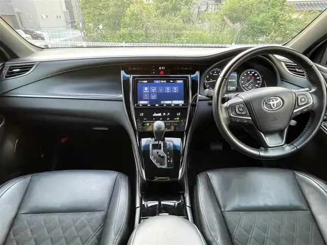 トヨタ ハリアー プレミアム スタイルノアール 福岡県 2020(令2)年 9.7万km ブラックマイカ ワンオーナー/純正SDナビ/　・AM/FM/CD/DVD/SD/BT/　・フルセグTV/　・バックカメラ/Toyota Safety Sense搭載/　・プリクラッシュセーフティ/　・レーダークルーズコントロール/　・レーントレーシングアシスト/　・オートマチックハイビーム/エクステリア/　・MODELLISTAフロント/サイド/リア/リアアンダースポイラー/　・シーケンシャルウインカー/　・社外18インチAW/基本装備/　・電動リアゲート/　・三眼LEDヘッドライト/　・フロント/リアフォグランプ/　・コーナーセンサー/　・ハーフレザーシート/　・D席パワーシート/　・ビルトインETC/　・自動防眩式ルームミラー/　・アイドリングストップ