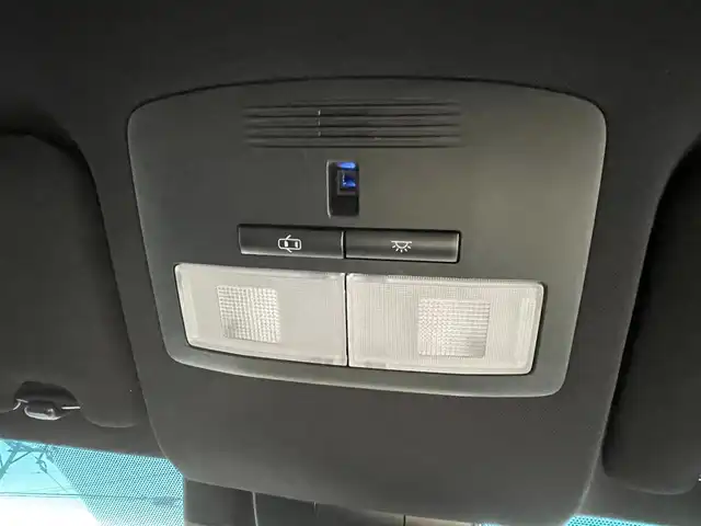 トヨタ ハリアー プレミアム スタイルノアール 福岡県 2020(令2)年 9.7万km ブラックマイカ ワンオーナー/純正SDナビ/　・AM/FM/CD/DVD/SD/BT/　・フルセグTV/　・バックカメラ/Toyota Safety Sense搭載/　・プリクラッシュセーフティ/　・レーダークルーズコントロール/　・レーントレーシングアシスト/　・オートマチックハイビーム/エクステリア/　・MODELLISTAフロント/サイド/リア/リアアンダースポイラー/　・シーケンシャルウインカー/　・社外18インチAW/基本装備/　・電動リアゲート/　・三眼LEDヘッドライト/　・フロント/リアフォグランプ/　・コーナーセンサー/　・ハーフレザーシート/　・D席パワーシート/　・ビルトインETC/　・自動防眩式ルームミラー/　・アイドリングストップ