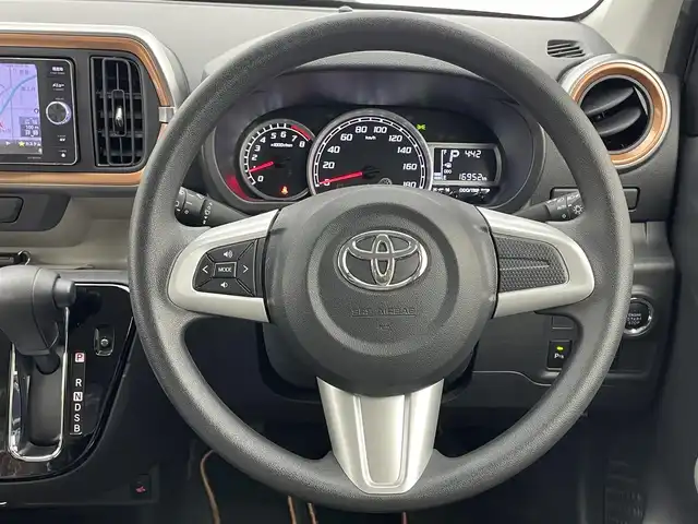 トヨタ パッソ モーダ　チャーム 宮城県 2021(令3)年 1.7万km ブラックマイカメタリック/パウダリーベージュメタリック 2トーン 社外ナビ（AVIC-MRZ099W）/全周囲カメラ/バックカメラ/フルセグTV/ETC/ブラックルーフ/ハーフレザーシート/ドアバイザー/アイドリングストップ/ハイビームアシスト/LEDヘッドライト/取扱説明書/スペアキー　×１