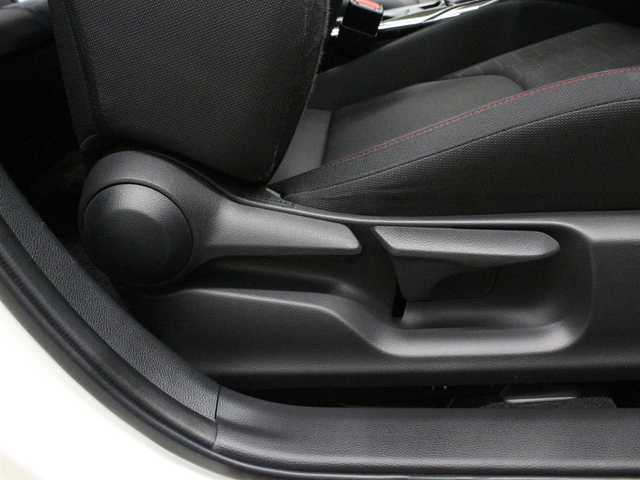 トヨタ カローラ スポーツ ハイブリッドG Z 三重県 2018(平30)年 5.6万km ホワイトパールクリスタルシャイン TRD F・S・Rアンダーエアロ/純正リアスポイラー/純正9インチメモリーナビ・地デジTV/・DVD/CD/・Bluetooth/バックカメラ/セーフティセンス/・プリクラッシュセーフティシステム/・レーントレーシングシスト/・レーダークルーズコントロール/・オートマチックハイビーム/・ロードサイドアシスト/コムテック前後ドライブレコーダー/ビルトインETC/純正18インチ5本ツインスポークダークグレーメタリック塗装切削光輝アルミホイール/丸型1灯式LEDヘッドランプ/・オートライト/オートマチックハイビーム/LEDフォグランプ/プッシュエンジンスタート/スマートキー×2/新車時保証書/取扱説明書