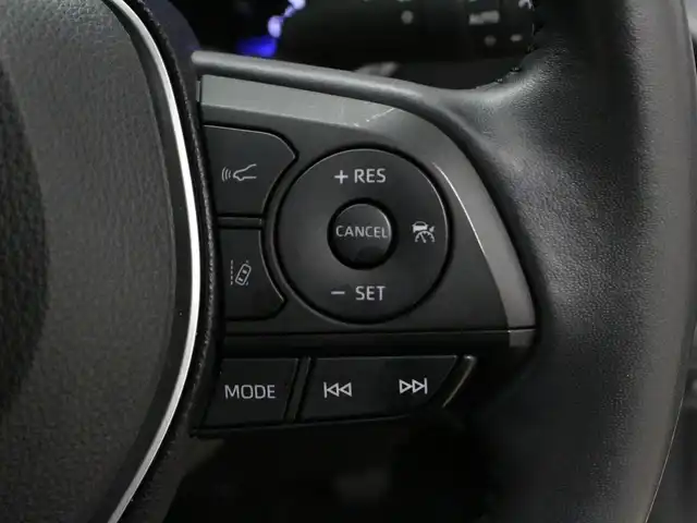 トヨタ カローラ スポーツ ハイブリッドG Z 三重県 2018(平30)年 5.6万km ホワイトパールクリスタルシャイン TRD F・S・Rアンダーエアロ/純正リアスポイラー/純正9インチメモリーナビ・地デジTV/・DVD/CD/・Bluetooth/バックカメラ/セーフティセンス/・プリクラッシュセーフティシステム/・レーントレーシングシスト/・レーダークルーズコントロール/・オートマチックハイビーム/・ロードサイドアシスト/コムテック前後ドライブレコーダー/ビルトインETC/純正18インチ5本ツインスポークダークグレーメタリック塗装切削光輝アルミホイール/丸型1灯式LEDヘッドランプ/・オートライト/オートマチックハイビーム/LEDフォグランプ/プッシュエンジンスタート/スマートキー×2/新車時保証書/取扱説明書