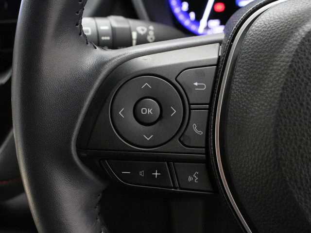 トヨタ カローラ スポーツ ハイブリッドG Z 三重県 2018(平30)年 5.6万km ホワイトパールクリスタルシャイン TRD F・S・Rアンダーエアロ/純正リアスポイラー/純正9インチメモリーナビ・地デジTV/・DVD/CD/・Bluetooth/バックカメラ/セーフティセンス/・プリクラッシュセーフティシステム/・レーントレーシングシスト/・レーダークルーズコントロール/・オートマチックハイビーム/・ロードサイドアシスト/コムテック前後ドライブレコーダー/ビルトインETC/純正18インチ5本ツインスポークダークグレーメタリック塗装切削光輝アルミホイール/丸型1灯式LEDヘッドランプ/・オートライト/オートマチックハイビーム/LEDフォグランプ/プッシュエンジンスタート/スマートキー×2/新車時保証書/取扱説明書