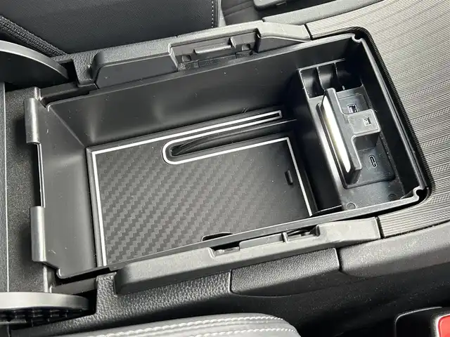 トヨタ ハリアー ハイブリッド G 福島県 2023(令5)年 3.6万km プラチナホワイトパールマイカ 4WD/純正ディスプレイオーディオ/【フルセグTV/BT/Miracast/USB/AM/FM】/デジタルインナーミラー/電動リアゲート/ハーフレザーシート/本革ステアリング/LEDヘッドライト(AUTO付)/フォグランプ/テレビキット/バックカメラ/ETC2.0/トヨタセーフティー/・レーダークルーズコントロール/・車線逸脱防止システム/・衝突軽減ブレーキ/・オートハイビーム/・パーキングアシスト/・ブラインドスポットモニター/・クリアランスソナー/横滑り防止装置/純正ドアバイザー/純正フロアマット/保証・取説