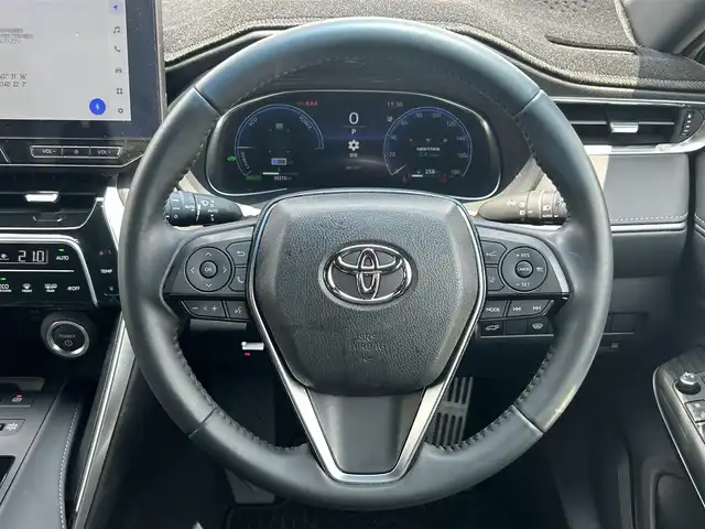 トヨタ ハリアー ハイブリッド G 福島県 2023(令5)年 3.6万km プラチナホワイトパールマイカ 4WD/純正ディスプレイオーディオ/【フルセグTV/BT/Miracast/USB/AM/FM】/デジタルインナーミラー/電動リアゲート/ハーフレザーシート/本革ステアリング/LEDヘッドライト(AUTO付)/フォグランプ/テレビキット/バックカメラ/ETC2.0/トヨタセーフティー/・レーダークルーズコントロール/・車線逸脱防止システム/・衝突軽減ブレーキ/・オートハイビーム/・パーキングアシスト/・ブラインドスポットモニター/・クリアランスソナー/横滑り防止装置/純正ドアバイザー/純正フロアマット/保証・取説
