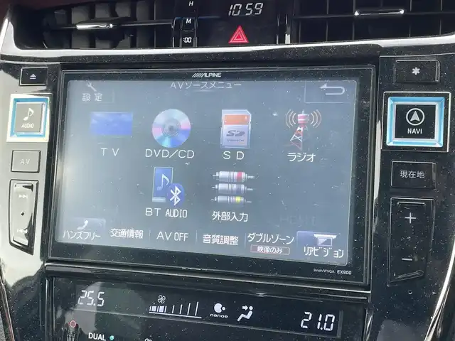 トヨタ ハリアー ハイブリッド プレミアム 道央・札幌 2015(平27)年 13.2万km ホワイトパールクリスタルシャイン ４WD/ワンオーナー/寒冷地仕様/社外SDナビ/CD/DVD/BT/フルセグ/横滑り防止装置/クルーズコントロール/レーンキープアシスト/バックカメラ/ビルトインETC/EVMODE/ECOMODE/ワイパーデアイサー/自動防眩ミラー/サンルーフ/パワーバックドア/D席パワーシート/ハーフレザーシート/革巻きウッドコンビステアリング/ステアリングリモコン/MTモード付AT/プッシュスタート/スマートキー/LEDヘッドライト/オートライト/フォグランプ/電動格納ミラー/ウィンカーミラー/純正フロアマット/スペアキー