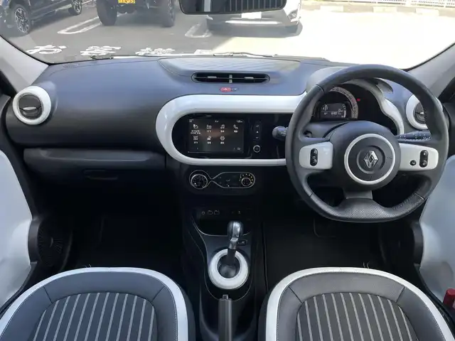 ルノー ルノー トゥインゴ インテンス 静岡県 2024(令6)年 0.7万km 白 １オーナー/車線逸脱警告　/ディスプレイオーディオ/Ｂカメラ　/バックソナー　/社外前後ドラレコ　　/ＥＴＣ　/ハーフレザーシート　/シートヒーター　　/クルコン　/純正１６インチＡＷ　/ＩＳＯＦＩＸ　/リモコンキー/保証書/取説